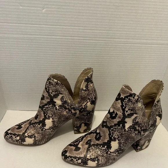 Steve Madden Snakeskin Pattern Ankle Booties size 10 M women. Block Heel. OBO - Picture 2 of 14